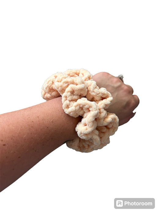 2 Creamy Scrunchies